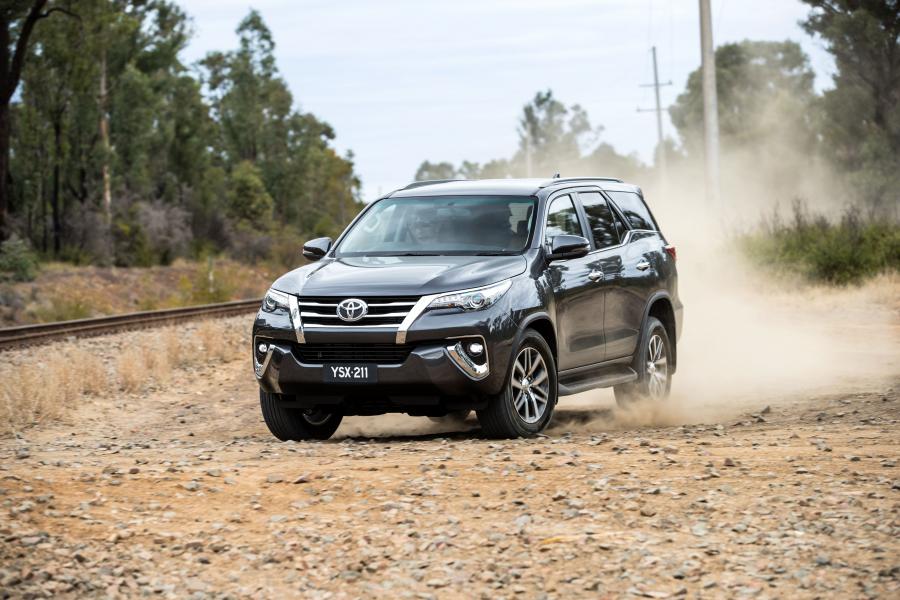  Toyota Fortuner GXL (AN160) 2015 года  (AU) (фото 7 из 14)